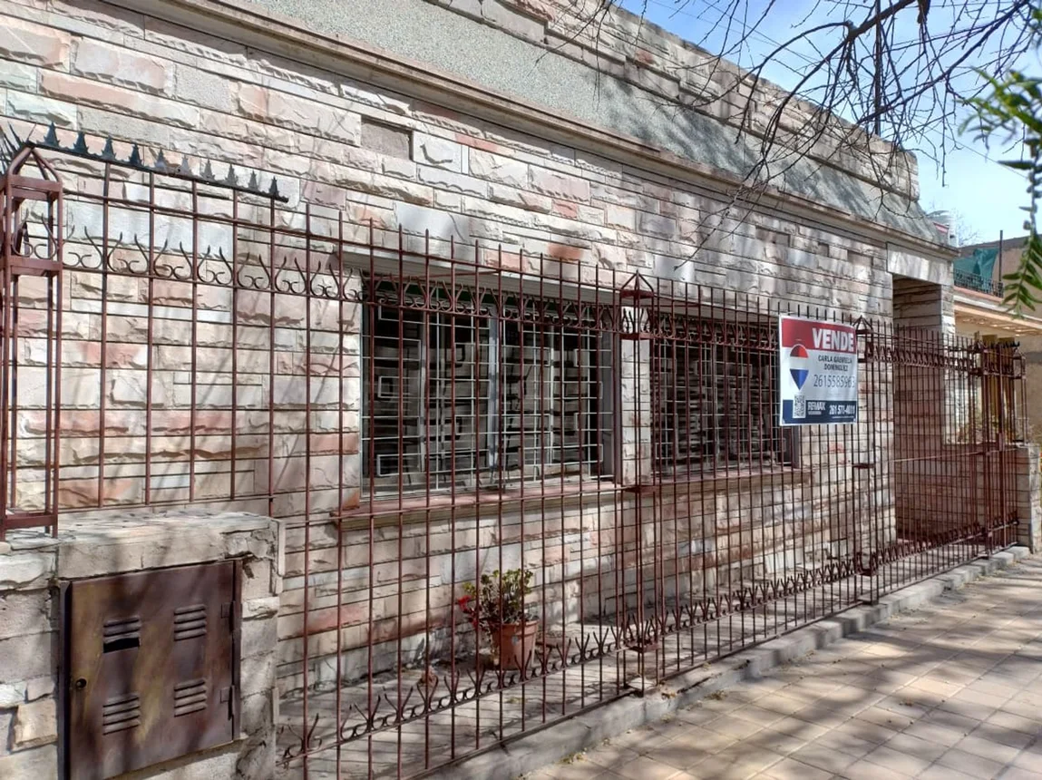 Casa en venta en Guaymallén, foto 2