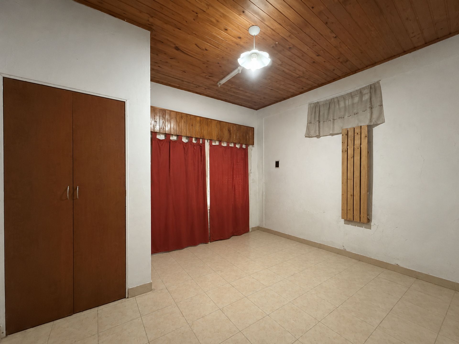 Foto 5 — VENTA CASA 5 AMBIENTES BERNAL JARDIN COCHERA