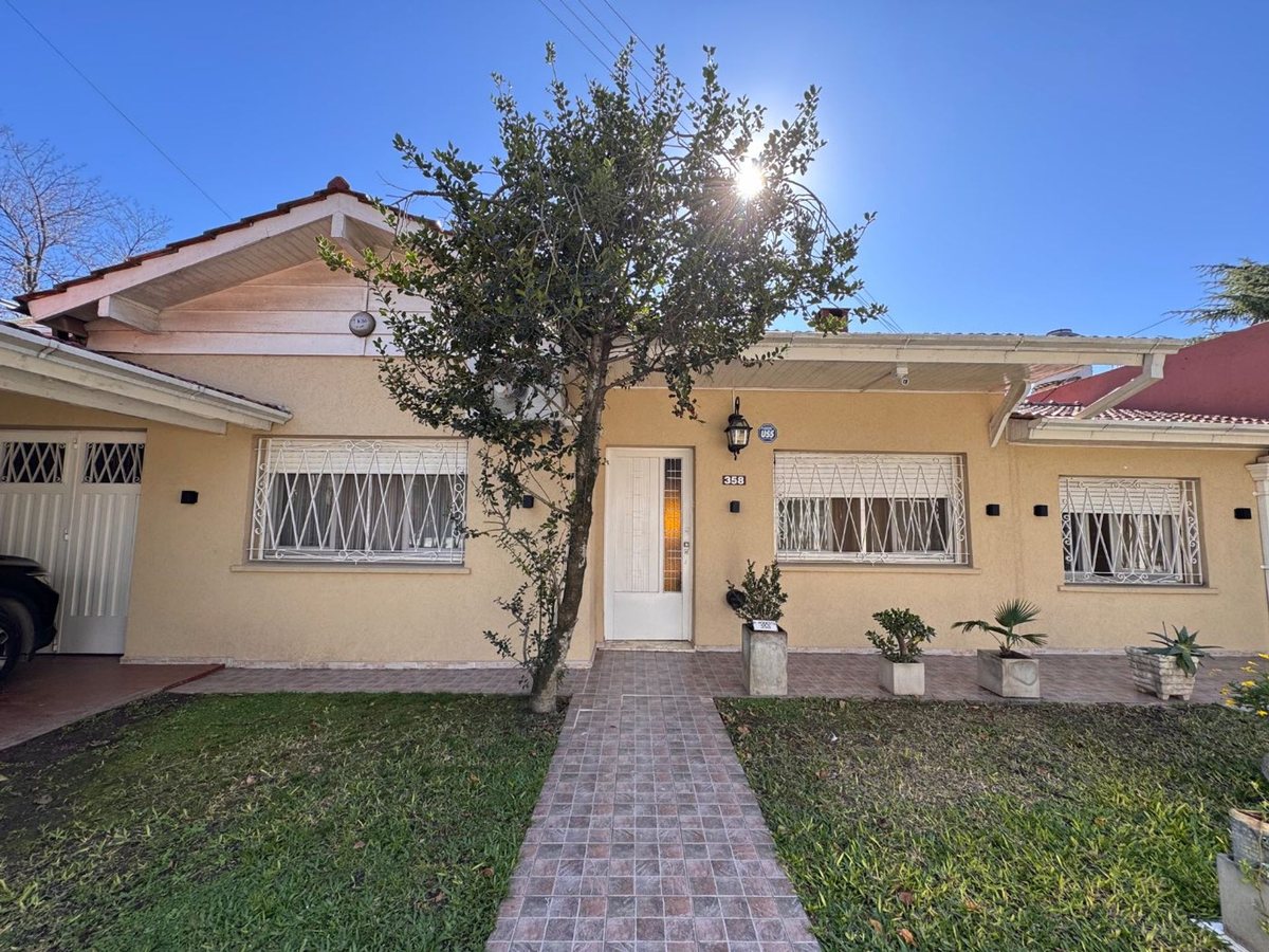 VENTA CASA 5 AMB EN BARRIO CORIMAYO