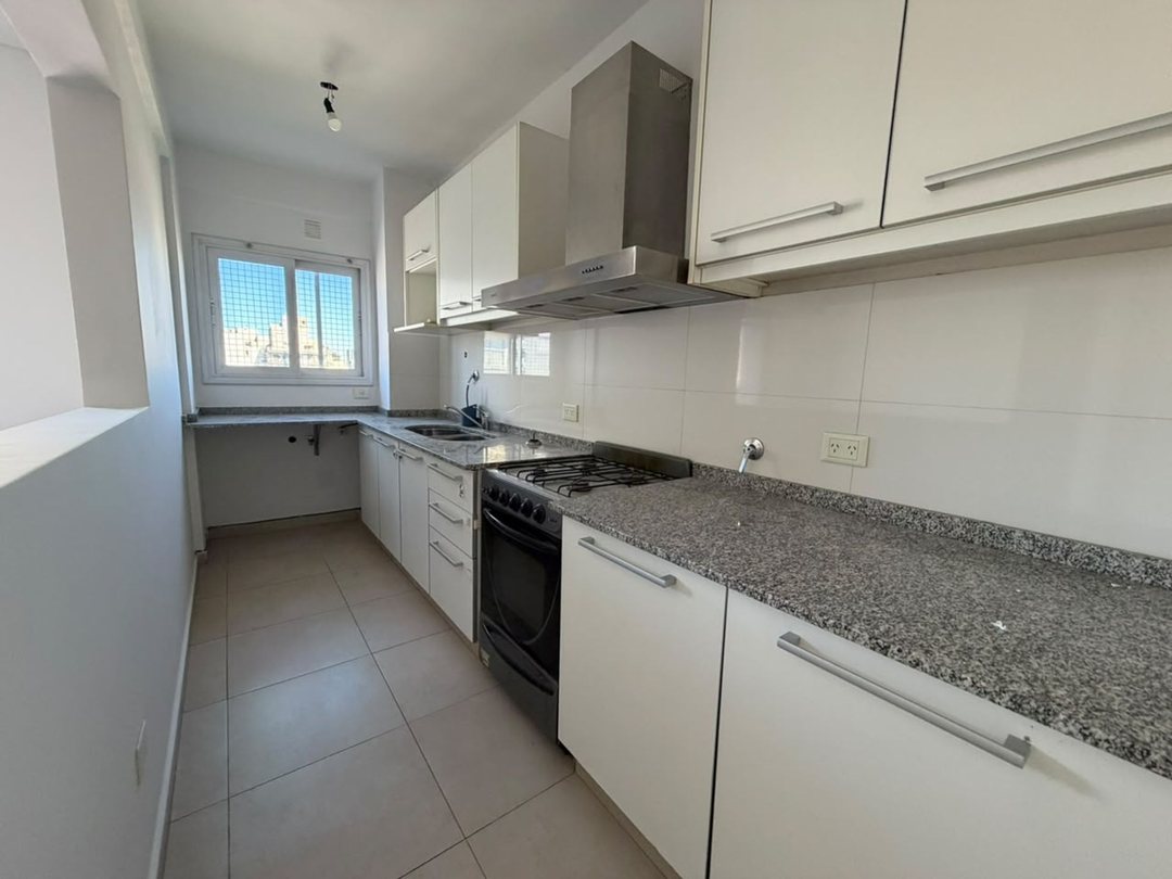 VENTA DEPARTAMENTO CUATRO AMBIENTES COCHERA MORON