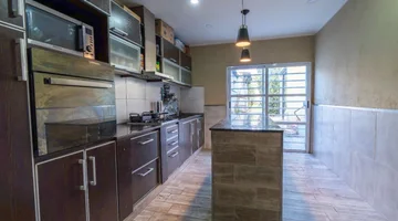 VENTA CASA CON FONDO , QUINCHO Y COCHERA EN WILDE
