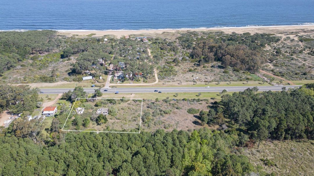 VENTA TERRENO EN PUNTA BALLENA PARA DESARROLLO