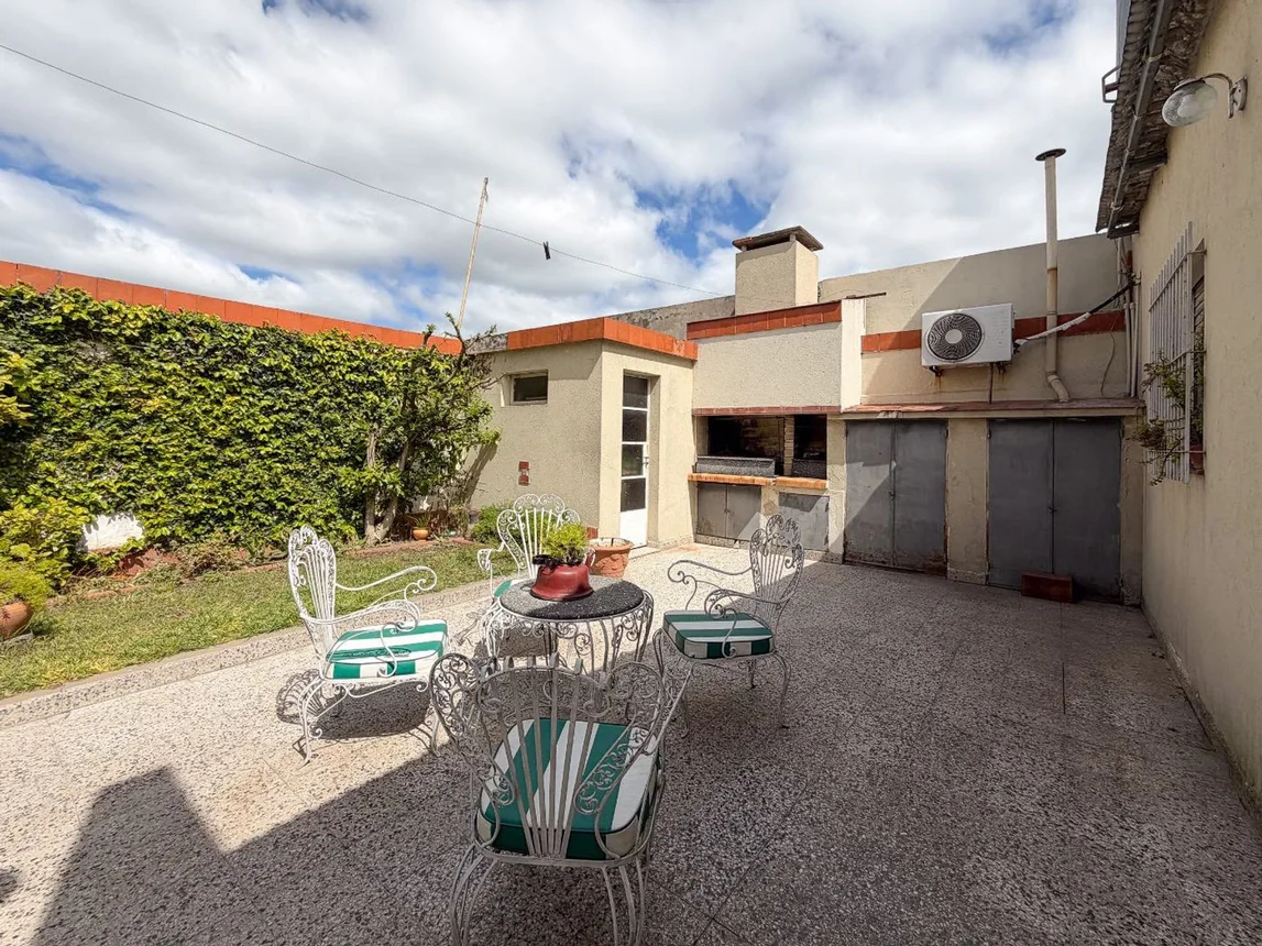 Casa de 3 ambientes en venta en La Plata, Avenida 32 Entre 23 y 24 1400
