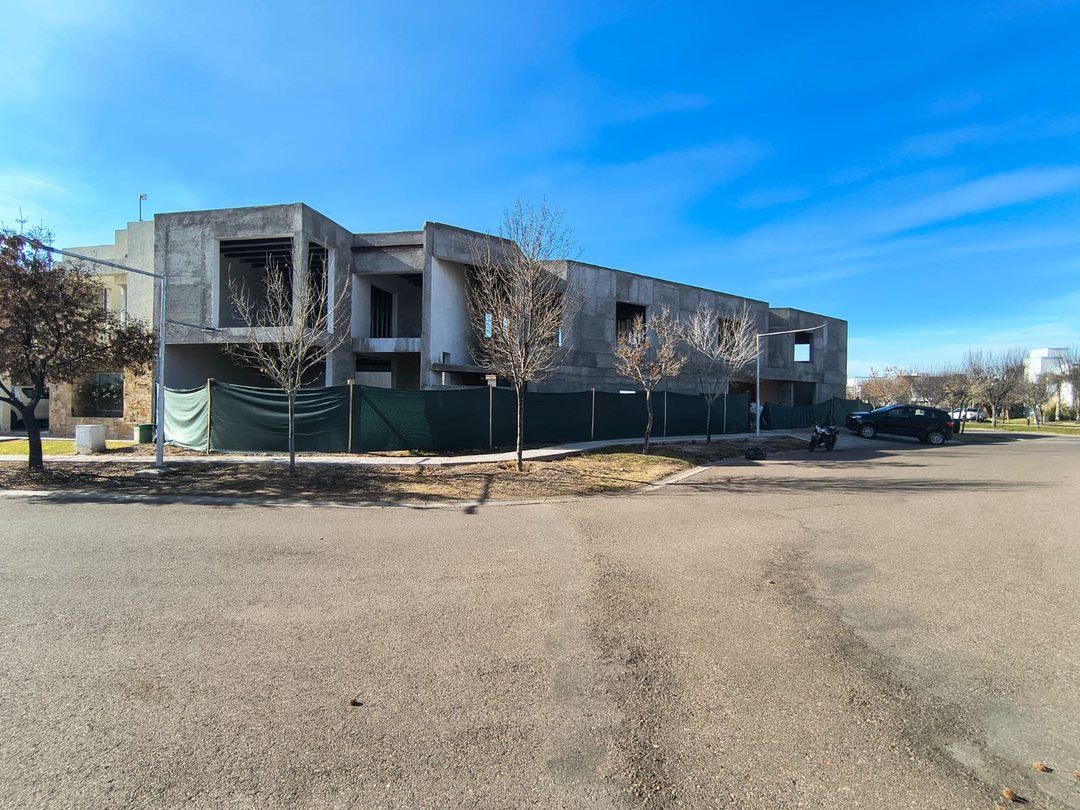 VENTA LOTE CON CASA EN OBRA GRUESA