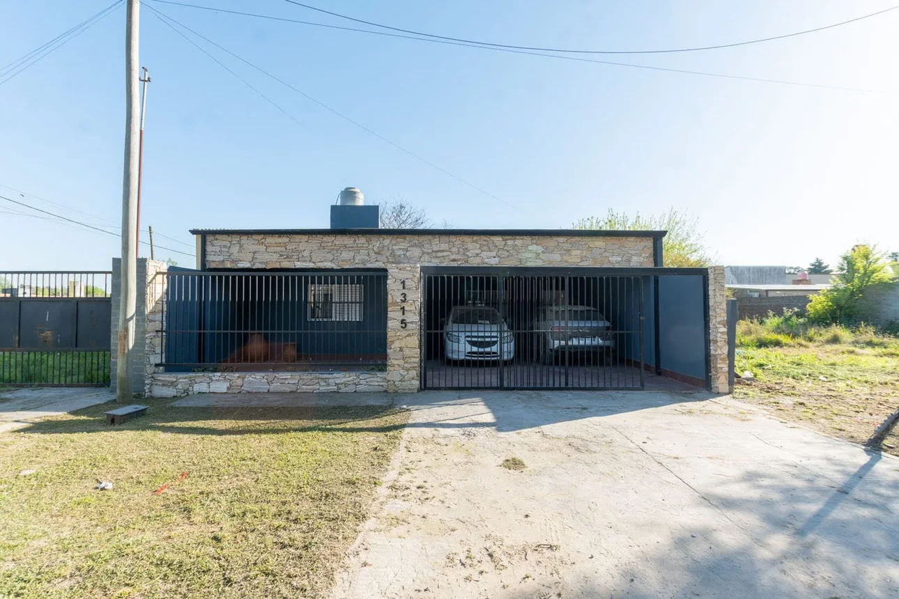 Casa de 3 ambientes en venta en Santa Fe, Fresnos 1300
