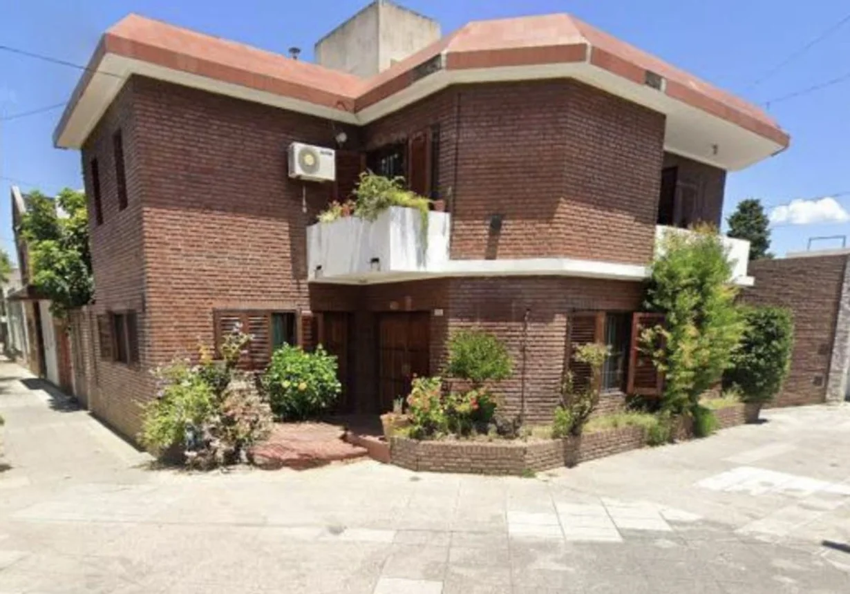 Casa de 5 ambientes en venta en Parque Avellaneda, Moreto 1500