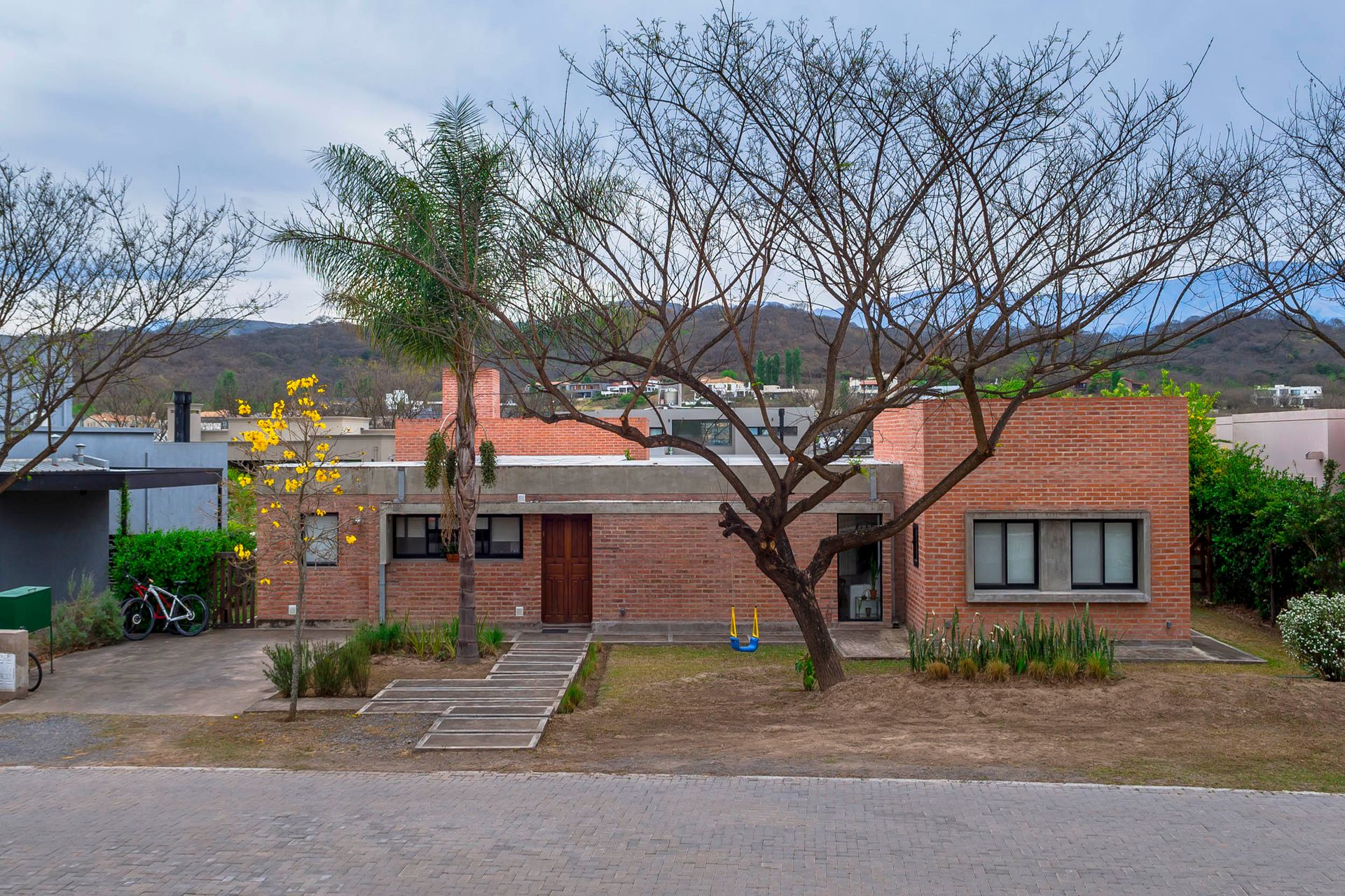 CASA CON PILETA EN VENTA PRADERAS APTA CREDITO - foto 1