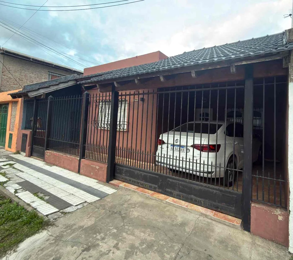 Casa de 3 ambientes en venta en Banfield, Pallich 1400