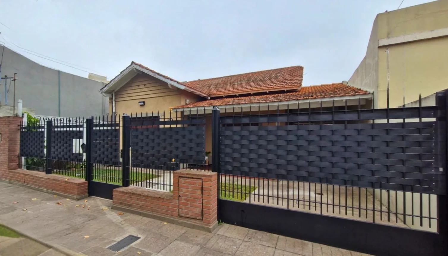 Casa de 3 ambientes en venta en Hurlingham, Coraceros 2400, foto 3