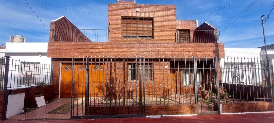 Venta Casa Tres Dormitorios + Departamento