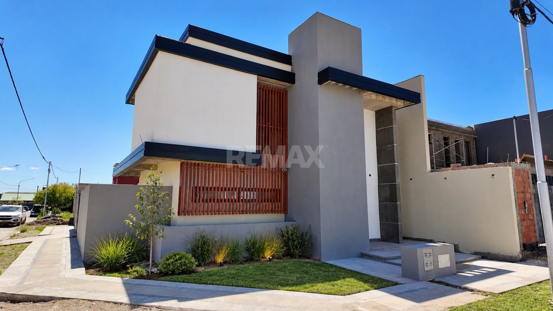 CASA 3 DORMITORIOS EN VENTA - GARCÍA BAYON