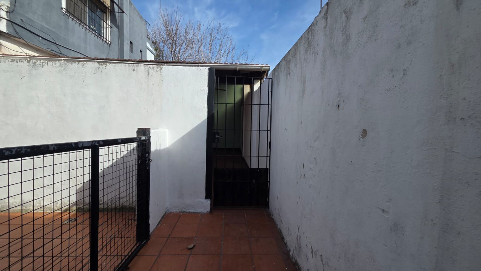 Foto 3 — ALQUILER PH 3 AMBIENTES PATIO y COCHERA LlAVALLOL