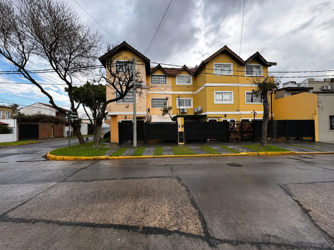 Casa tríplex de 4 ambientes en venta en Olivos, Pedro Goyena 3800