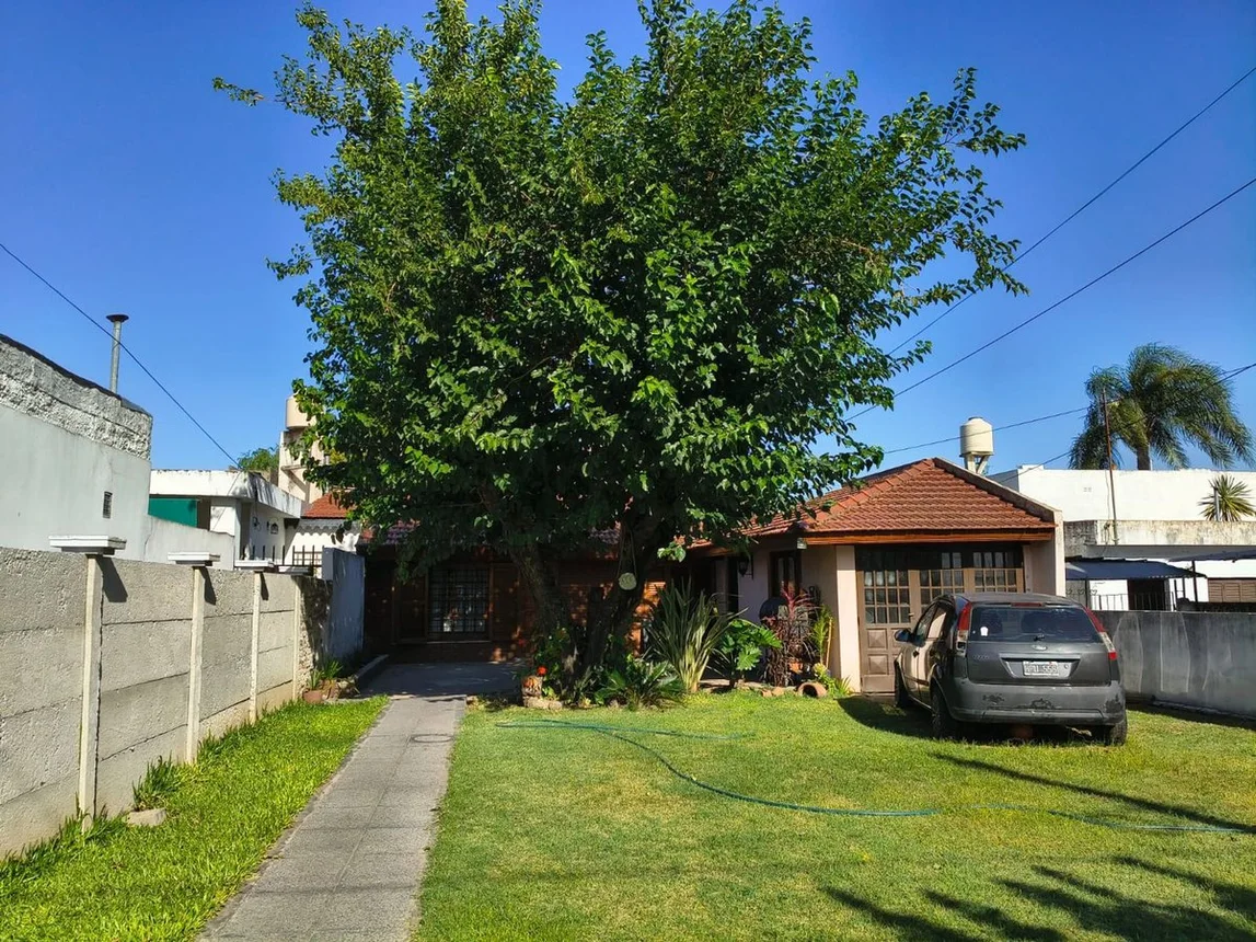 Casa de 4 ambientes en venta en Morón, General González Balcarce 2500