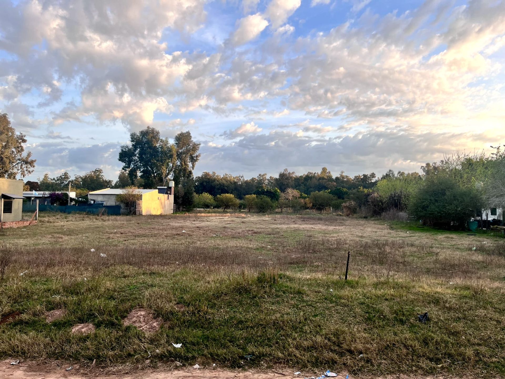 Gran terreno de 2300 m2 en Arroyo Leyes