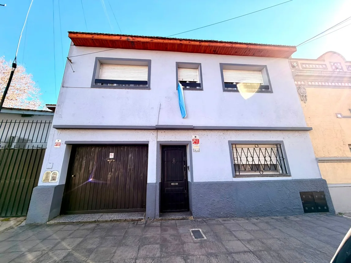 Casa de 4 ambientes en venta en Bernal Este, Constitución 100