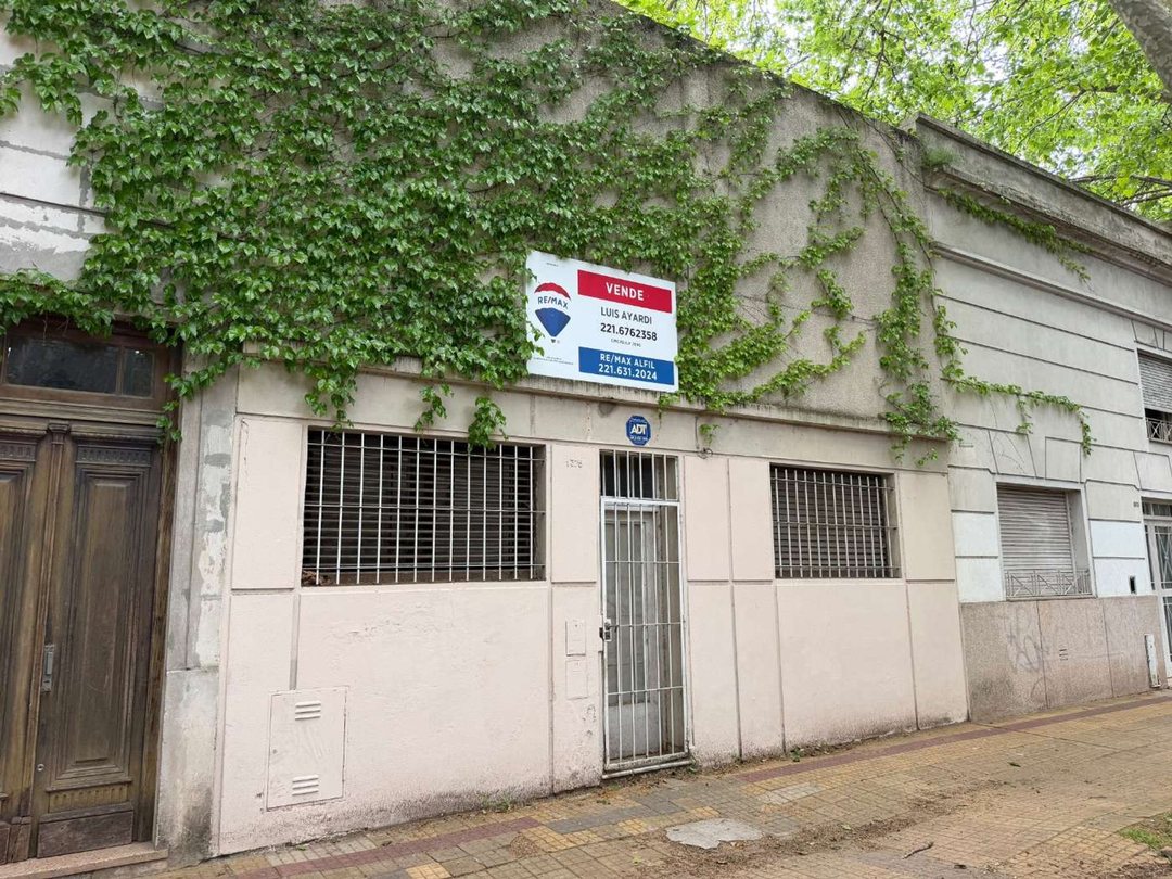 CASA 2 DORMITORIOS EN VENTA LA PLATA A RECICLAR