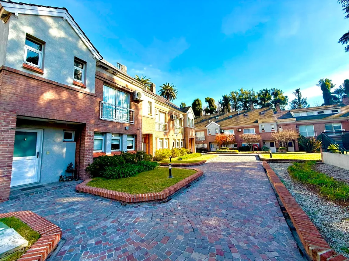 Venta casa - altos de adrogue- cochera- pileta, foto 4