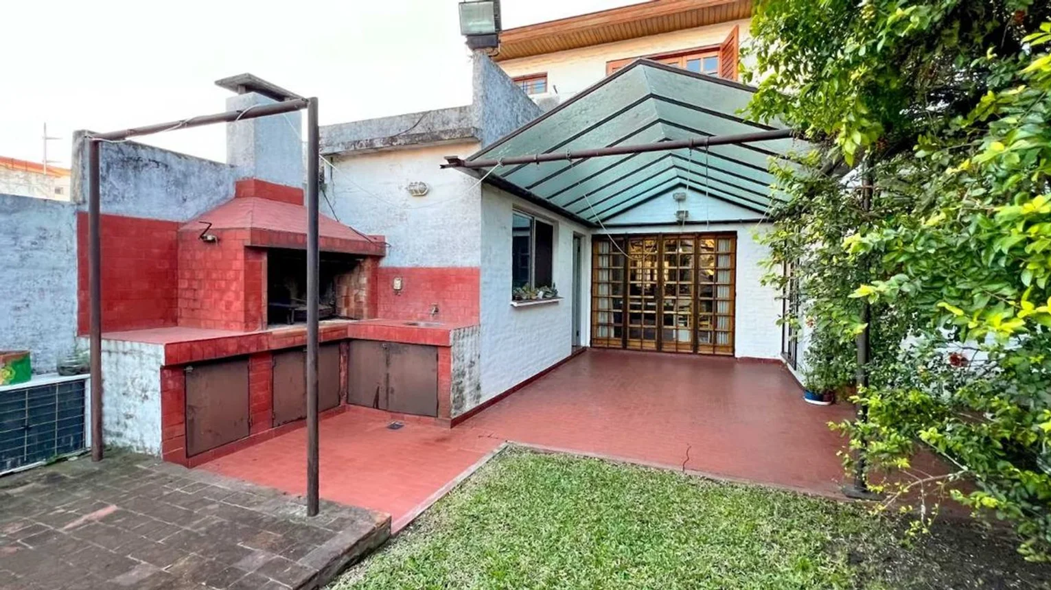 Casa de 6 ambientes en venta en Bernal Este, Ameghino 700, foto 2