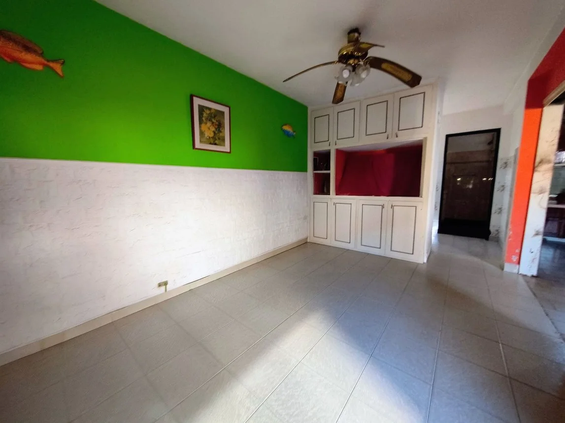 Casa de 6 ambientes en venta en Lomas de Zamora, Calle Gaspar Núñez de Arce 2100, foto 3