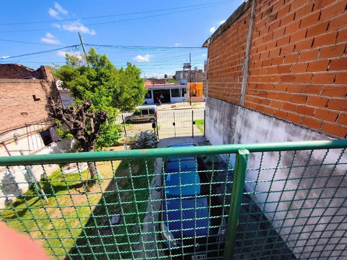 Casa de 6 ambientes en venta en Lomas de Zamora, Calle Gaspar Núñez de Arce 2100, foto 5