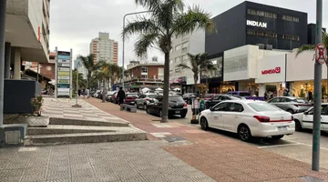 Alquiler anual local sobre Avenida Gorlero