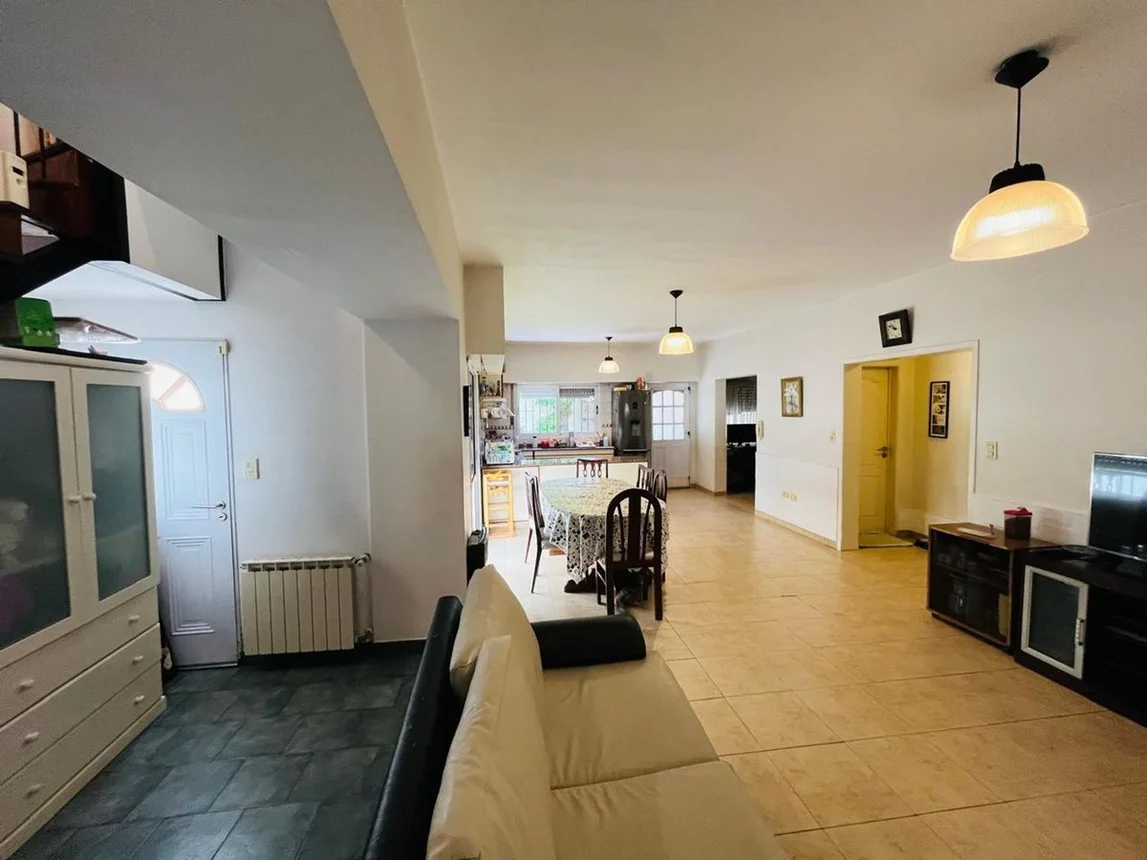 Casa de 5 ambientes en venta en José Mármol, Granville 400