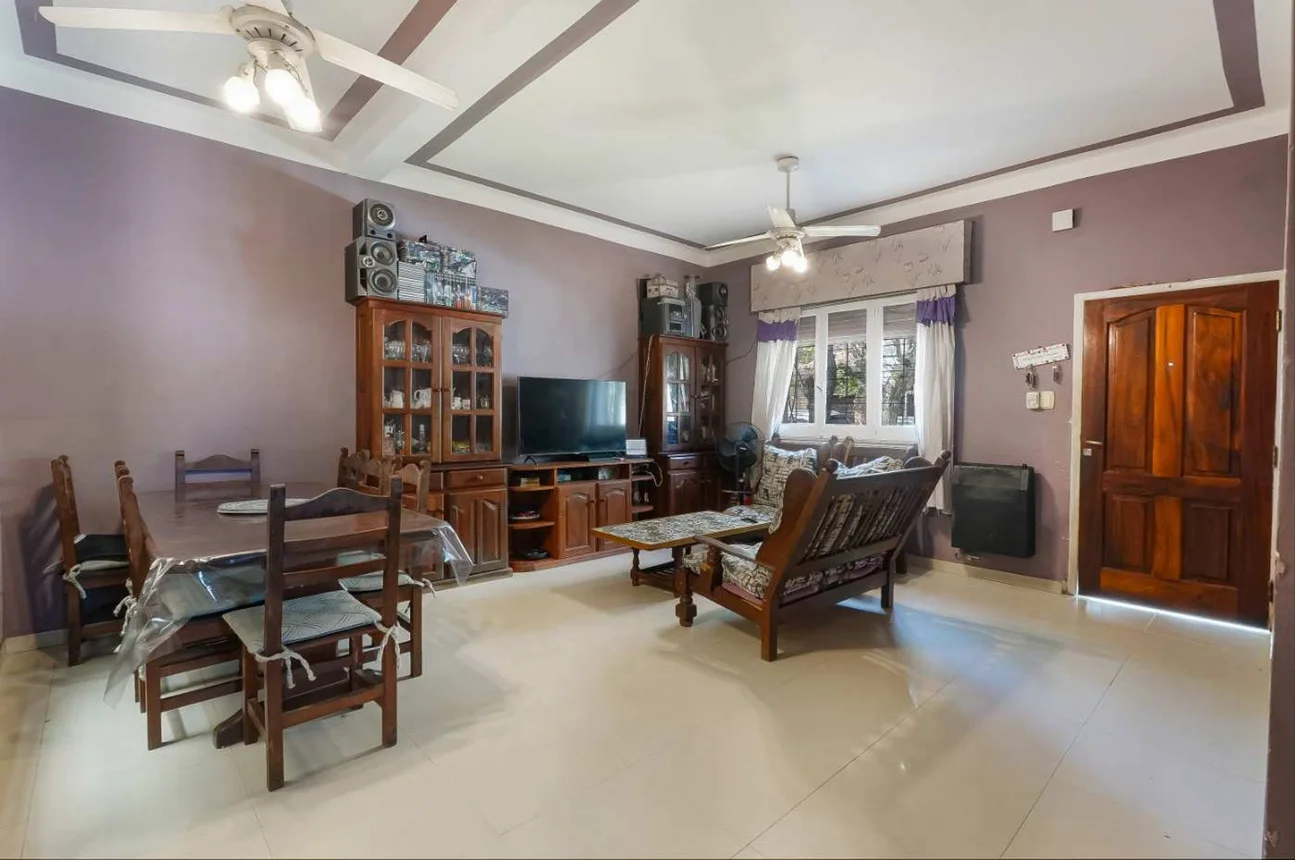 Casa de 4 ambientes en venta en Banfield, Viamonte 900, foto 2