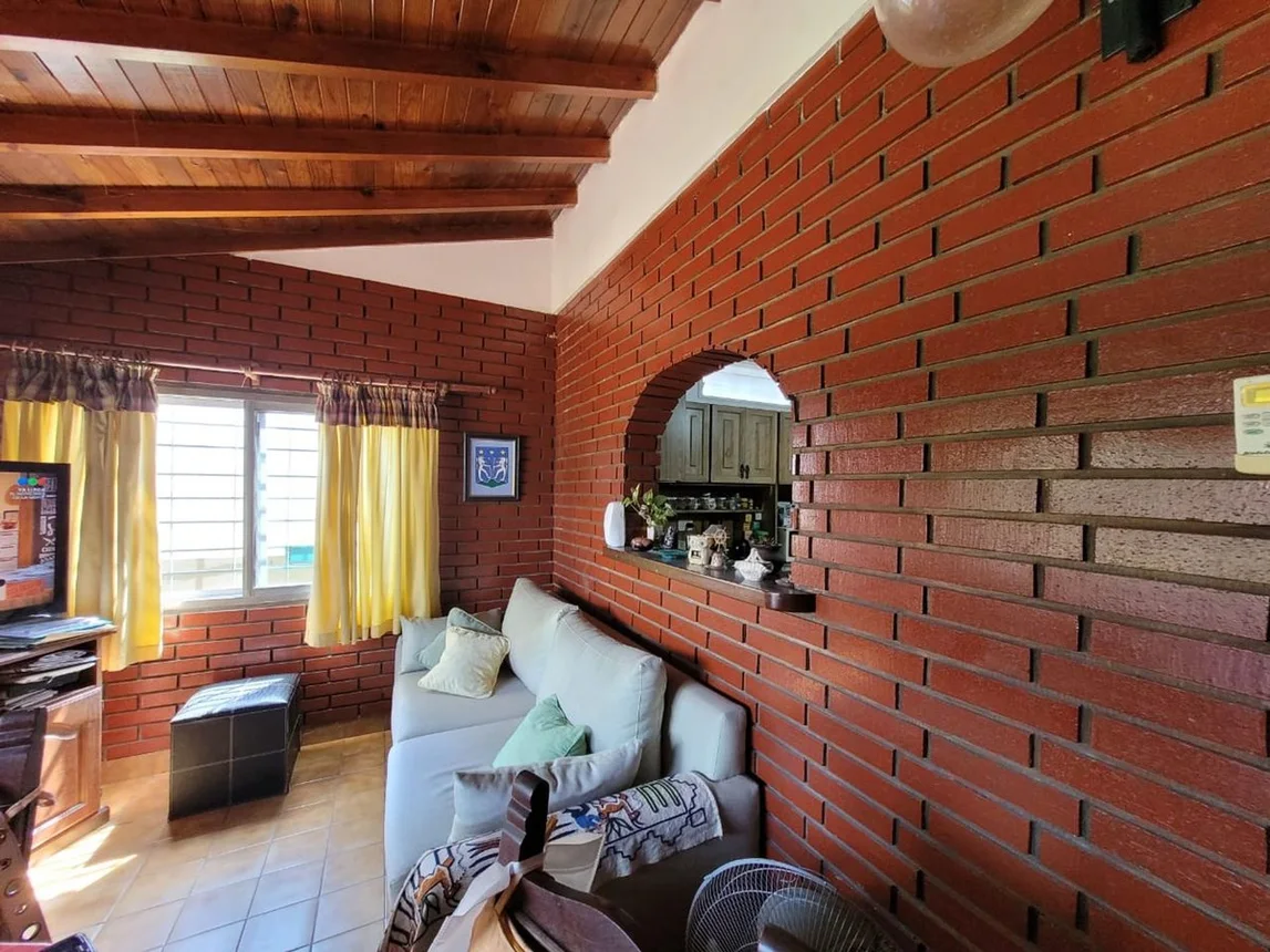 Casa de 6 ambientes en venta en Lomas de Zamora, Falucho 1000, foto 3