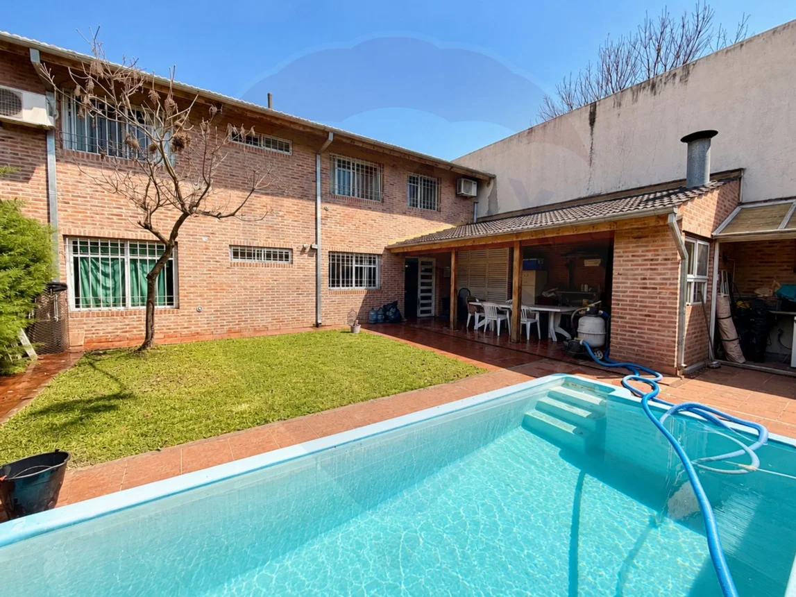 Casa de 4 ambientes en venta en Ciudad Jardín, Aviador Udet 2400