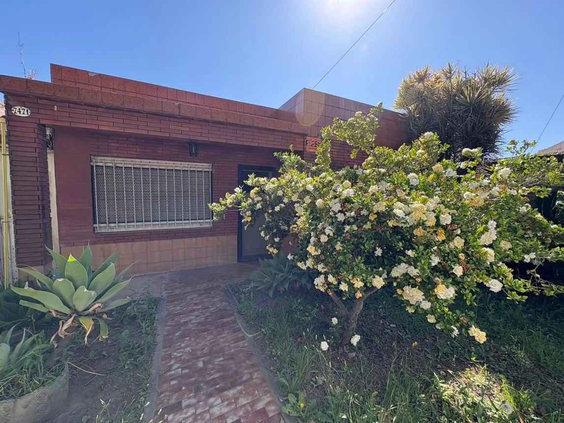 Casa de 3 ambientes en venta en Martín Coronado, Remedios de Escalada de San Martín 7400, foto 2
