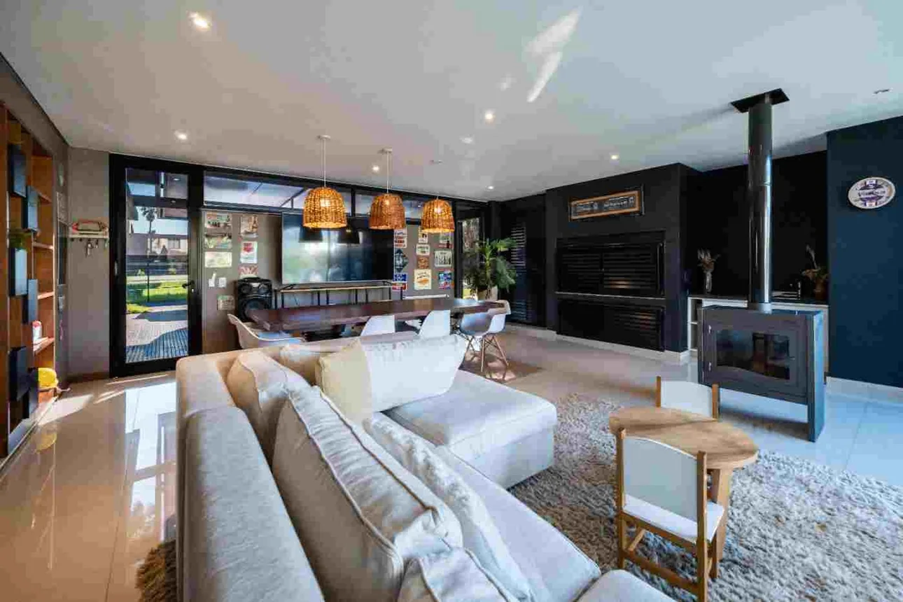 Casa de 5 ambientes en venta en Funes, Avenida Fuerza Aerea 2300