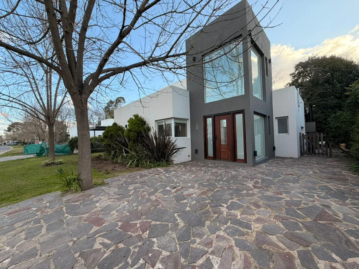 Casa de 7 ambientes en alquiler en Belén de Escobar, Barrio San Matias 2000