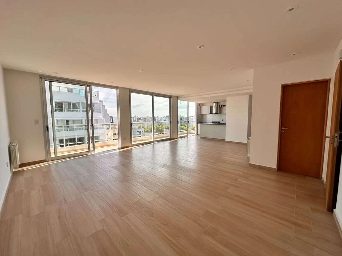 Piso de 4 ambientes en venta en La Plata, 12 E/ 42 y 43 500, foto 2