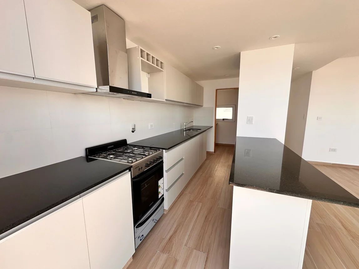 Piso de 4 ambientes en venta en La Plata, 12 E/ 42 y 43 500