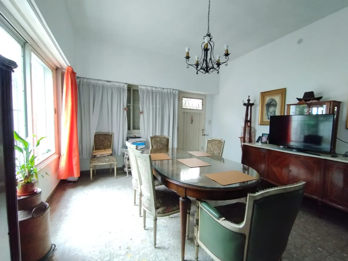 Casa de 4 ambientes en venta en Mataderos, Molina 1900