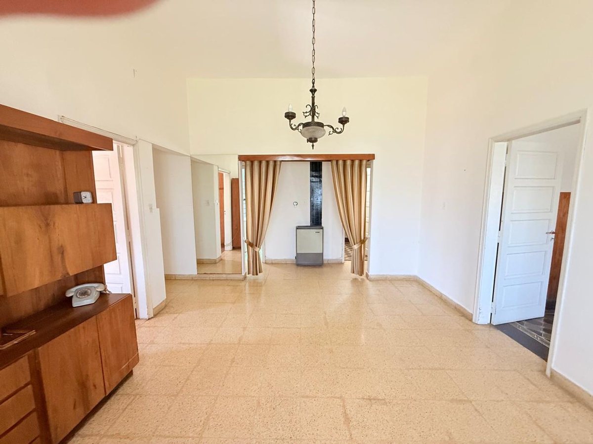 Foto 5 — CASA EN VENTA EN PERGAMINO CON PARQUE Y GALPON