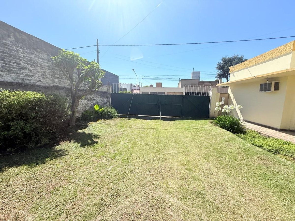 Foto 35 — CASA EN VENTA EN PERGAMINO CON PARQUE Y GALPON