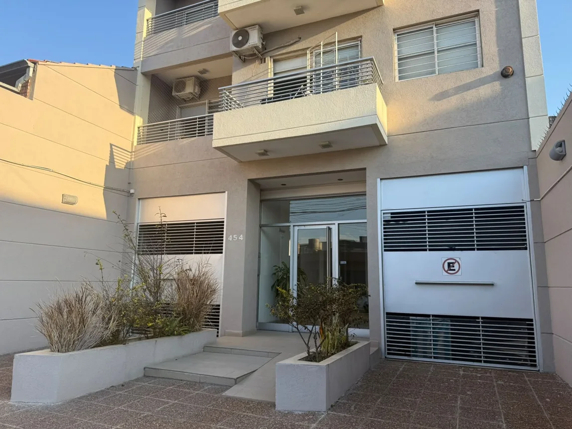 Departamento de 3 ambientes en venta en Remedios de Escalada, Roca 400