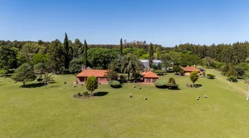 VENTA CAMPO 60H CASCO  Y GALPONES EN FRAY BENTOS