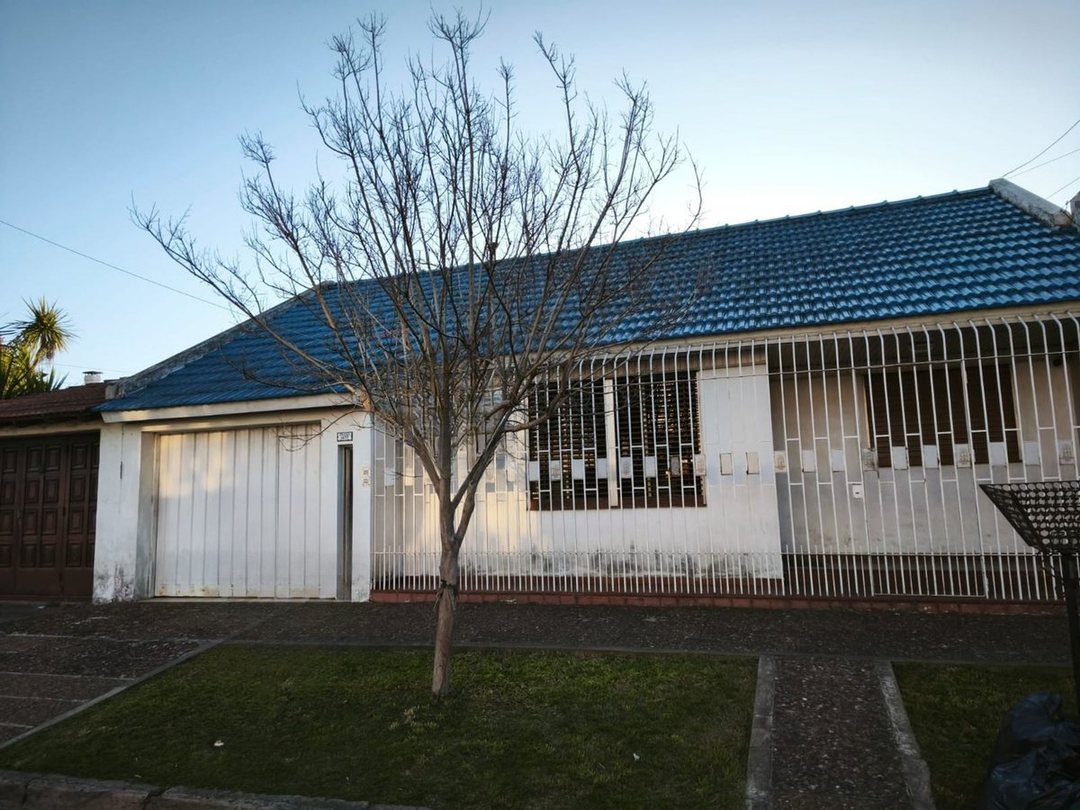 Casa en venta 4 ambientes en Manuel Prudan 1400, Castelar, Moron, Buenos Aires
