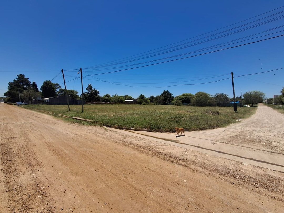 Gran terreno de 3700 m2  ruta 12 Permuta-Financia