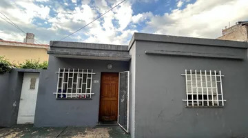 CASA 2 DORMITORIOS A RECICLAR VENTA. FISHERTON