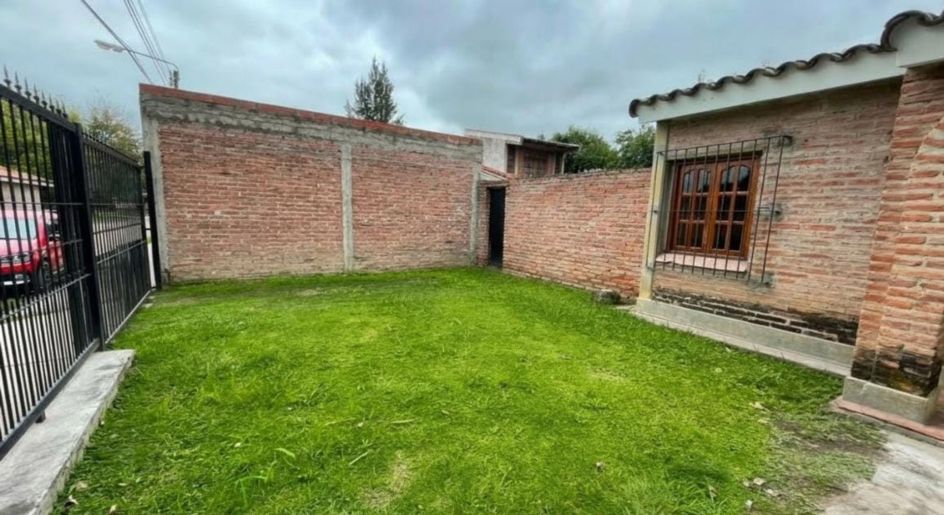 CASA VENTA BARRIO SANTA ANA ZONA SUR 3 DORMITORIOS - foto 2