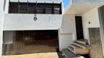 CASA EN VENTA LA PLATA 4 DORMITORIOS
