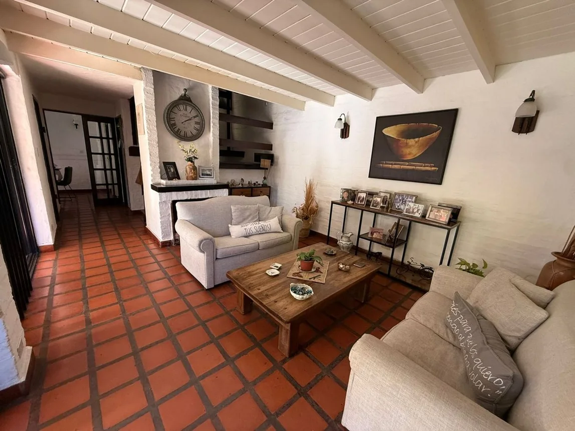 Casa dúplex de 4 ambientes en venta en Martínez, Puerto Rico 2500