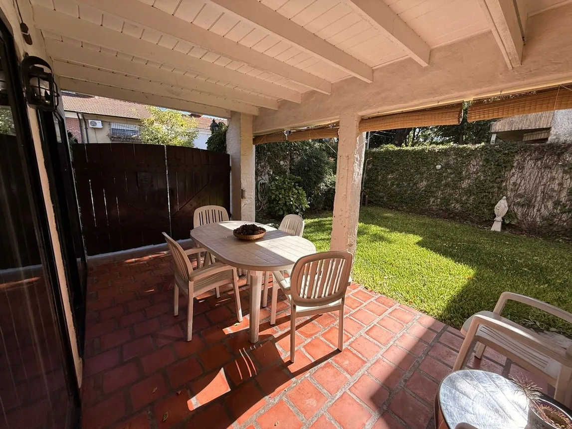 Casa dúplex de 4 ambientes en venta en Martínez, Puerto Rico 2500, foto 2