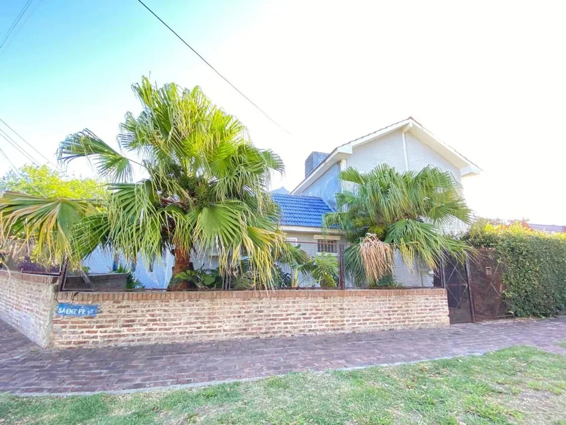 Casa en venta en José Mármol, Roque Sáenz Peña 100