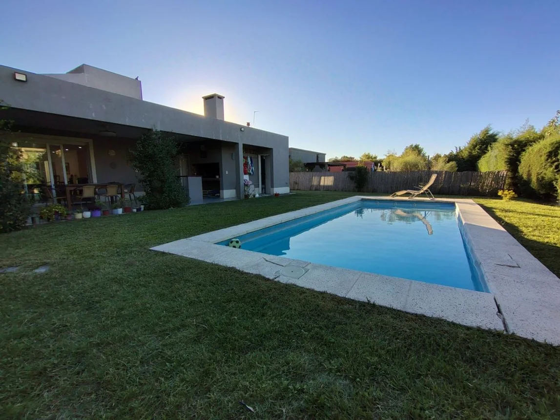 Casa en venta en Pilar, foto 2
