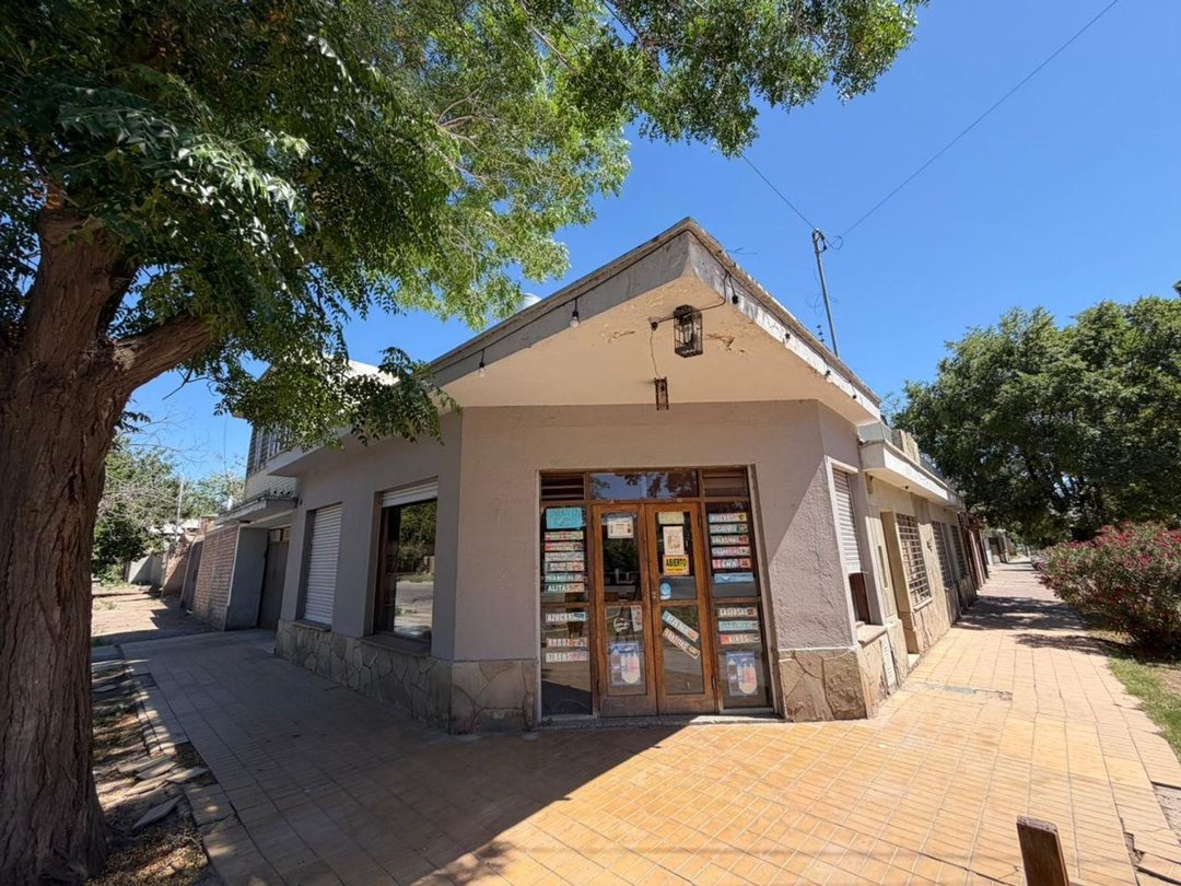 VENTA CASA AMPLIA CON SALON COMERCIAL LAS HERAS
